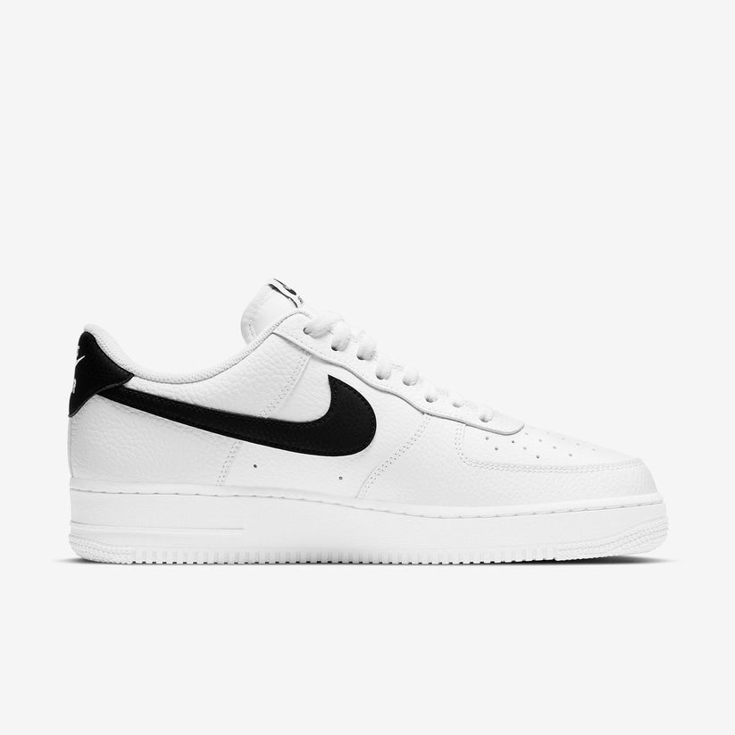 NIKE AIR FORCE 1 x Black & White